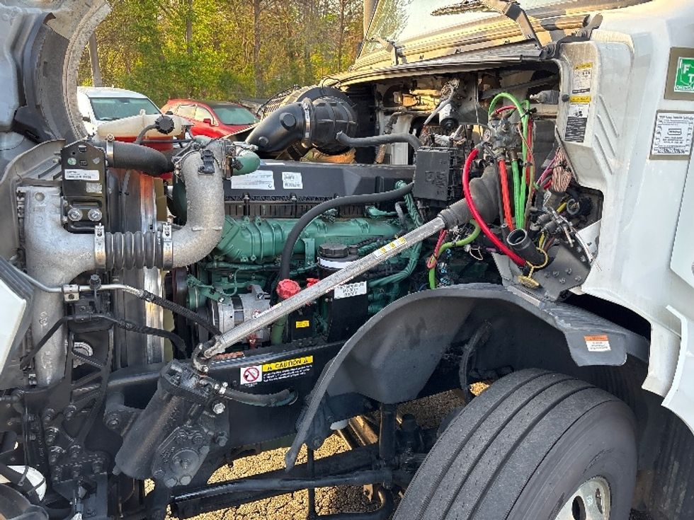 Sleeper Tractor-Heavy Duty Tractors-Volvo-2022-VNL64760-Concord-NC-566,686\n\t\tmiles-$ 67,000 - Image 21