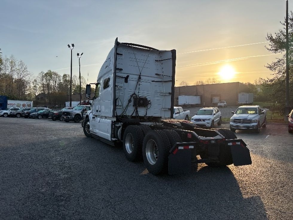 Sleeper Tractor-Heavy Duty Tractors-Volvo-2022-VNL64760-Concord-NC-566,686\n\t\tmiles-$ 67,000 - Image 5