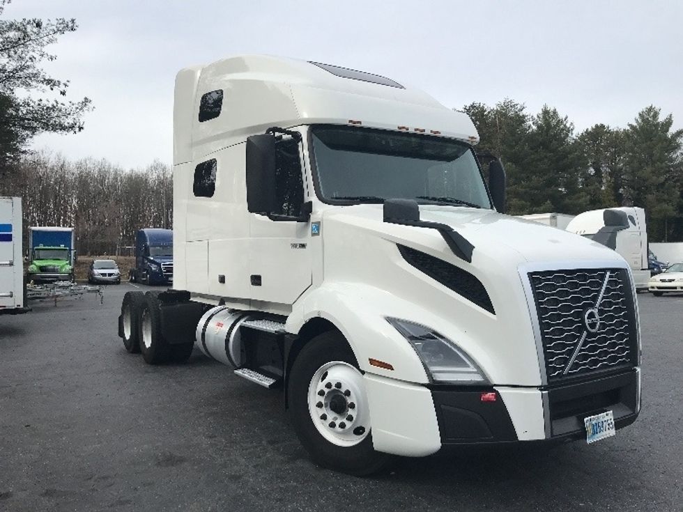 Sleeper Tractor-Heavy Duty Tractors-Volvo-2022-VNL64760-Conover-NC-314,033\n\t\tmiles-$ 85,500 - Image 1