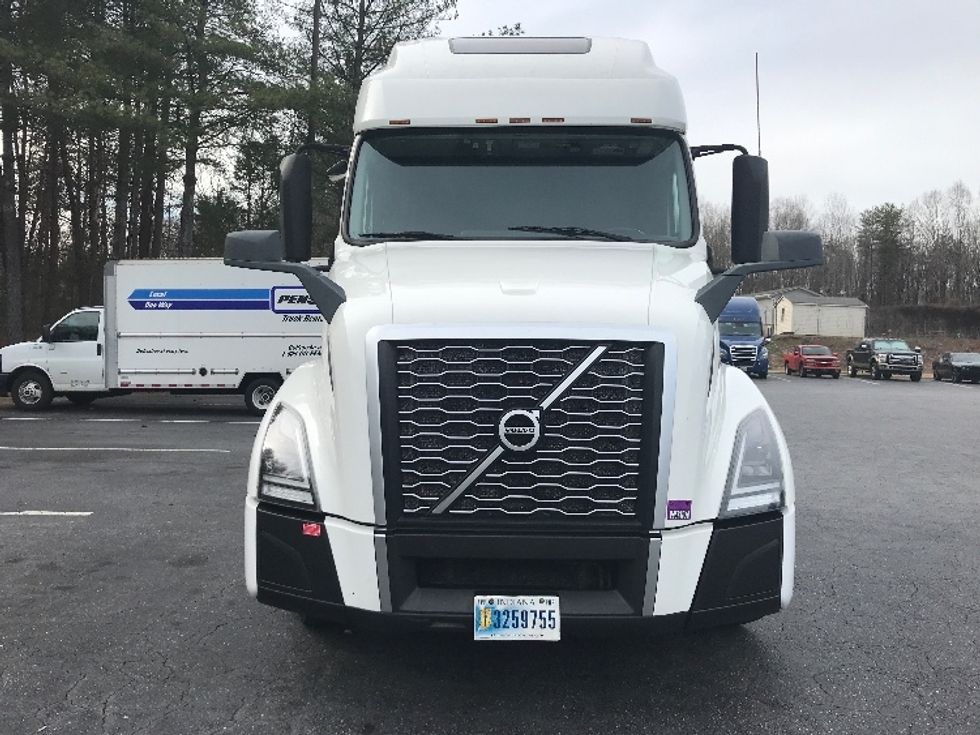 Sleeper Tractor-Heavy Duty Tractors-Volvo-2022-VNL64760-Conover-NC-314,033\n\t\tmiles-$ 85,500 - Image 2
