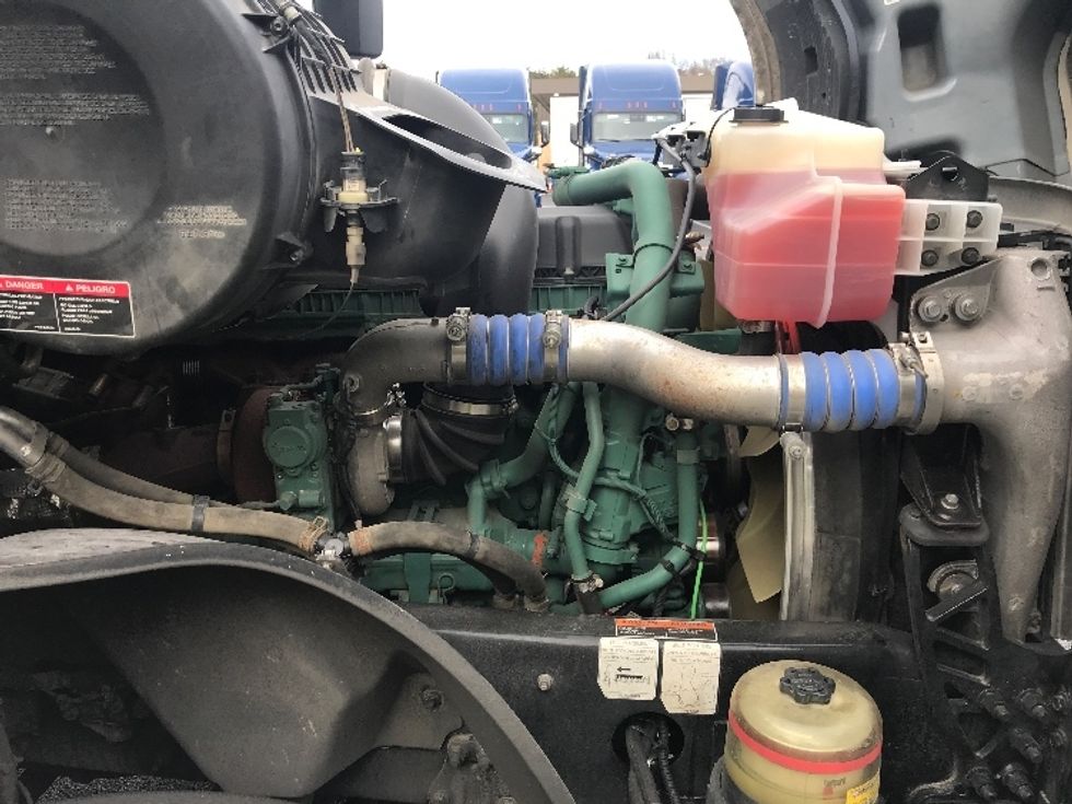 Sleeper Tractor-Heavy Duty Tractors-Volvo-2022-VNL64760-Conover-NC-314,033\n\t\tmiles-$ 85,500 - Image 20
