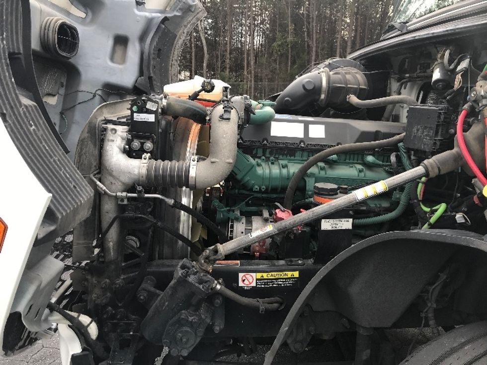 Sleeper Tractor-Heavy Duty Tractors-Volvo-2022-VNL64760-Conover-NC-314,033\n\t\tmiles-$ 85,500 - Image 21