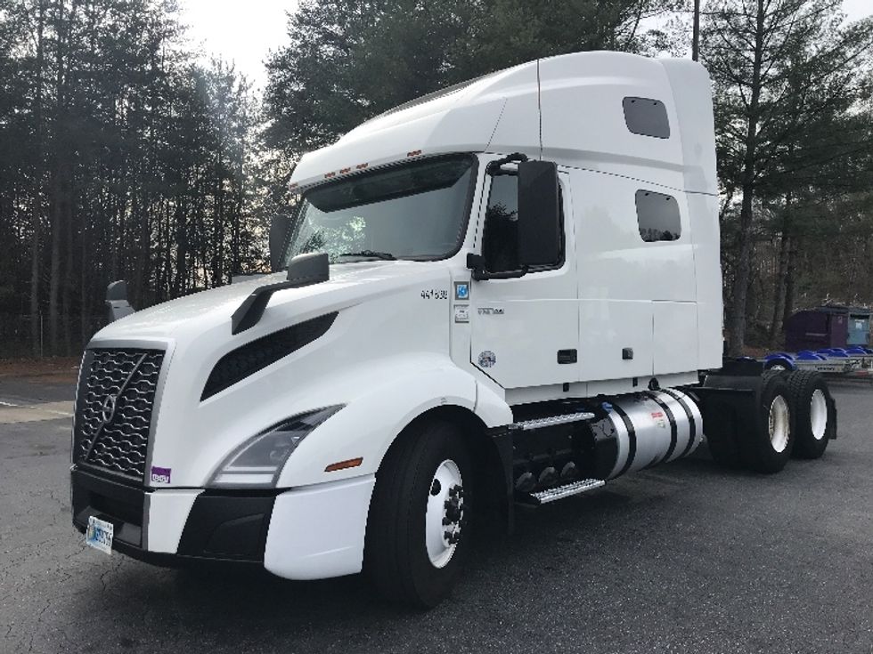 Sleeper Tractor-Heavy Duty Tractors-Volvo-2022-VNL64760-Conover-NC-314,033\n\t\tmiles-$ 85,500 - Image 3