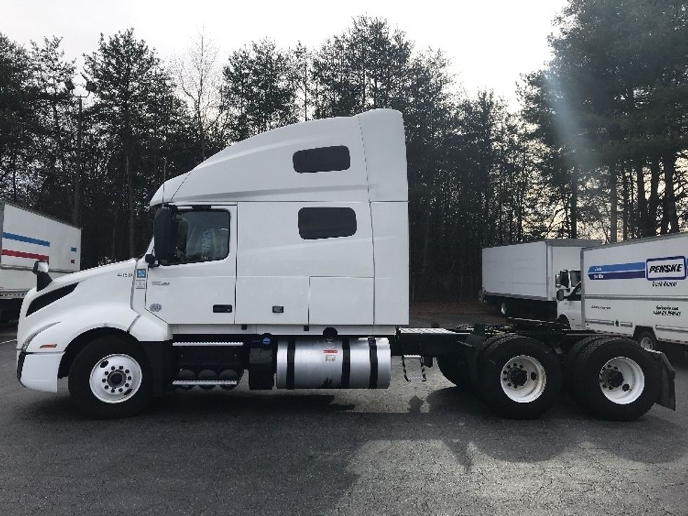 Sleeper Tractor-Heavy Duty Tractors-Volvo-2022-VNL64760-Conover-NC-314,033\n\t\tmiles-$ 85,500 - Image 4