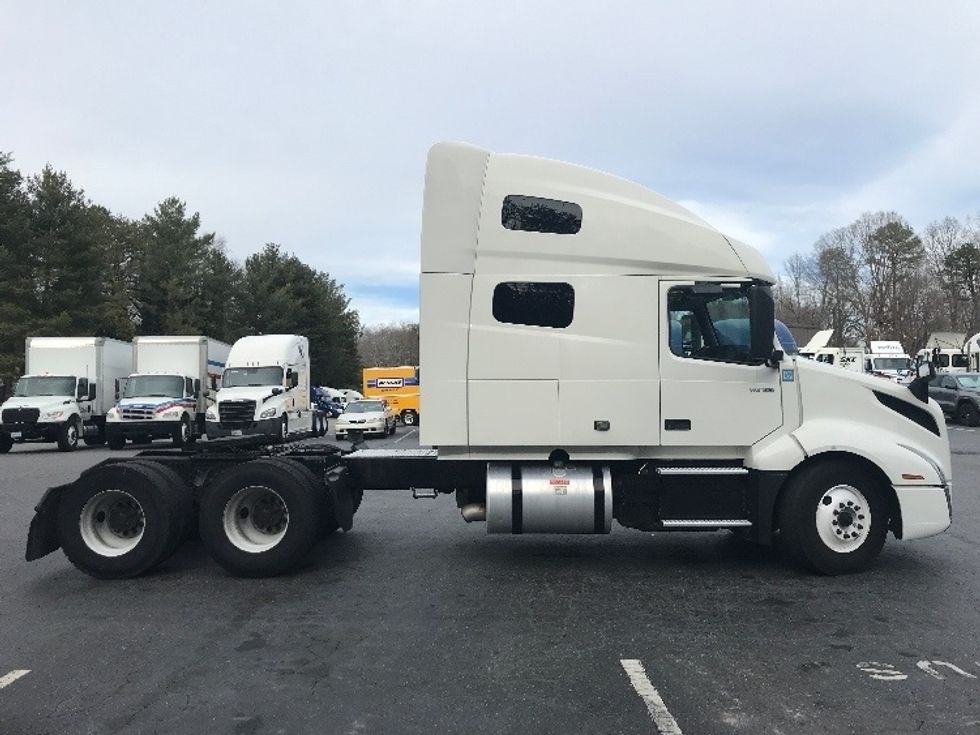 Sleeper Tractor-Heavy Duty Tractors-Volvo-2022-VNL64760-Conover-NC-314,033\n\t\tmiles-$ 85,500 - Image 8
