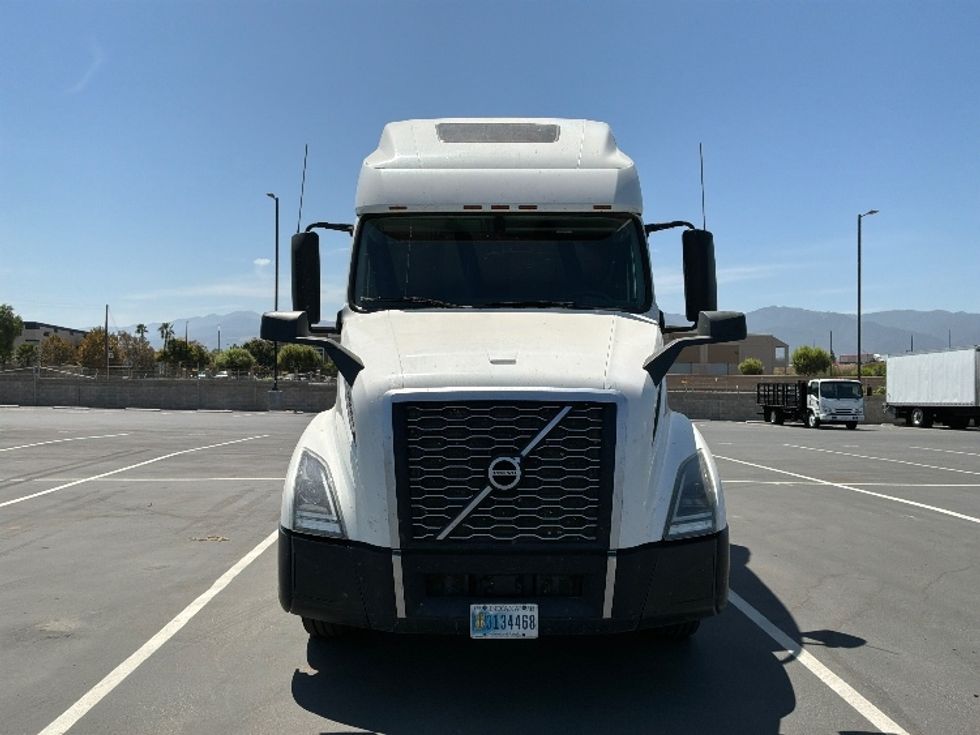 Sleeper Tractor-Heavy Duty Tractors-Volvo-2022-VNL64760-Corona-CA-495,088\n\t\tmiles-$ 82,000 - Image 2