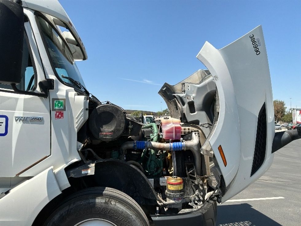Sleeper Tractor-Heavy Duty Tractors-Volvo-2022-VNL64760-Corona-CA-495,088\n\t\tmiles-$ 82,000 - Image 20