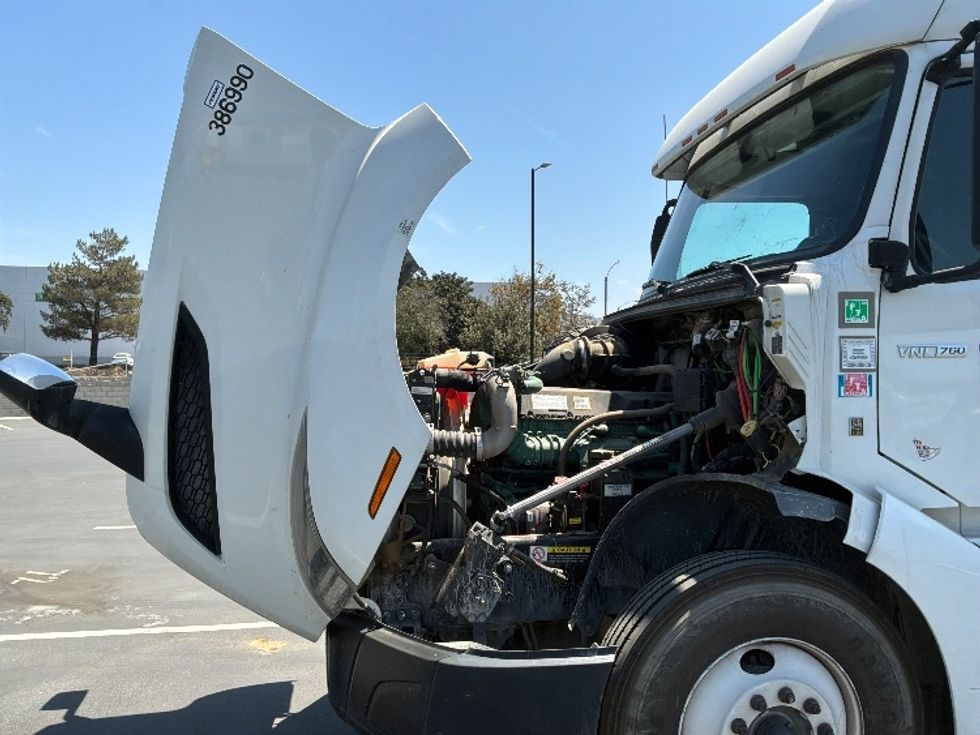 Sleeper Tractor-Heavy Duty Tractors-Volvo-2022-VNL64760-Corona-CA-495,088\n\t\tmiles-$ 82,000 - Image 21
