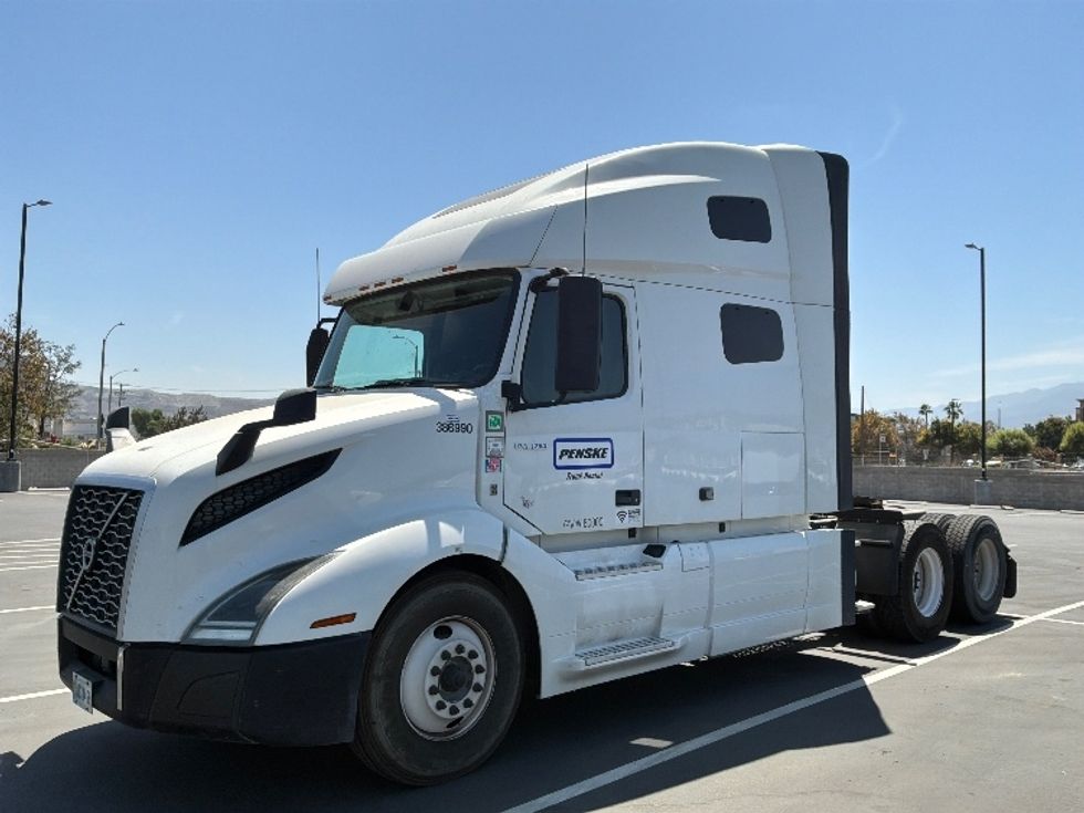 Sleeper Tractor-Heavy Duty Tractors-Volvo-2022-VNL64760-Corona-CA-495,088\n\t\tmiles-$ 82,000 - Image 3