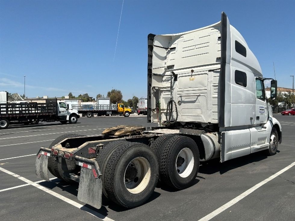 Sleeper Tractor-Heavy Duty Tractors-Volvo-2022-VNL64760-Corona-CA-495,088\n\t\tmiles-$ 82,000 - Image 7