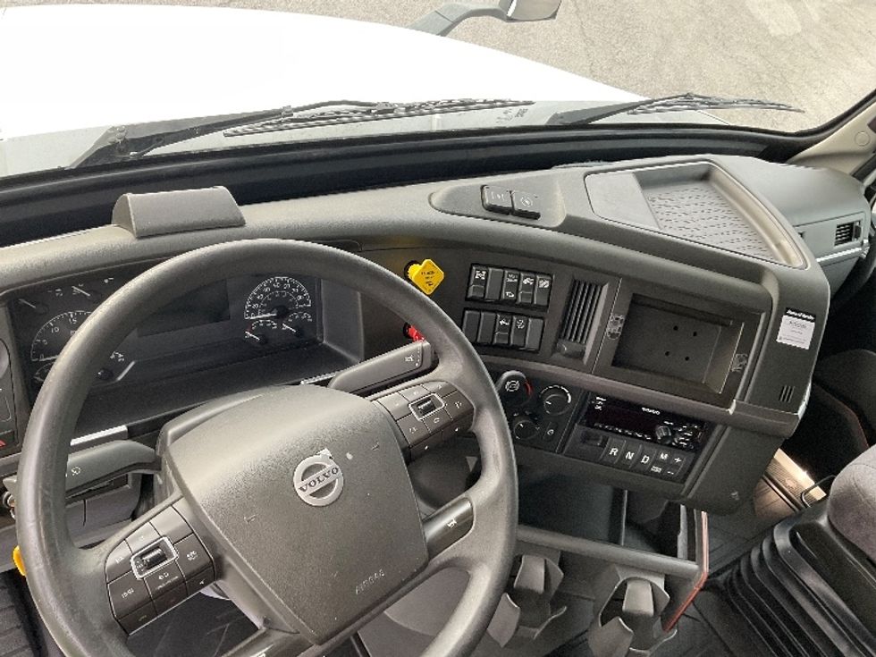 Sleeper Tractor-Heavy Duty Tractors-Volvo-2022-VNL64760-Coxsackie-NY-566,046\n\t\tmiles-$ 65,000 - Image 11