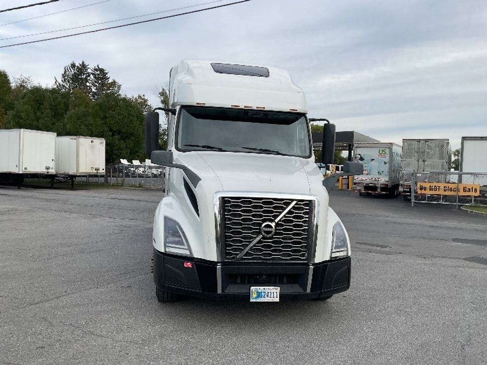 Sleeper Tractor-Heavy Duty Tractors-Volvo-2022-VNL64760-Coxsackie-NY-566,046\n\t\tmiles-$ 65,000 - Image 2