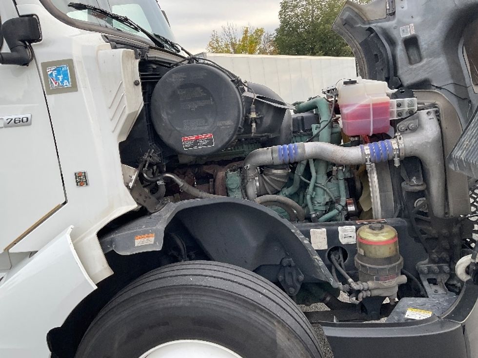 Sleeper Tractor-Heavy Duty Tractors-Volvo-2022-VNL64760-Coxsackie-NY-566,046\n\t\tmiles-$ 65,000 - Image 20
