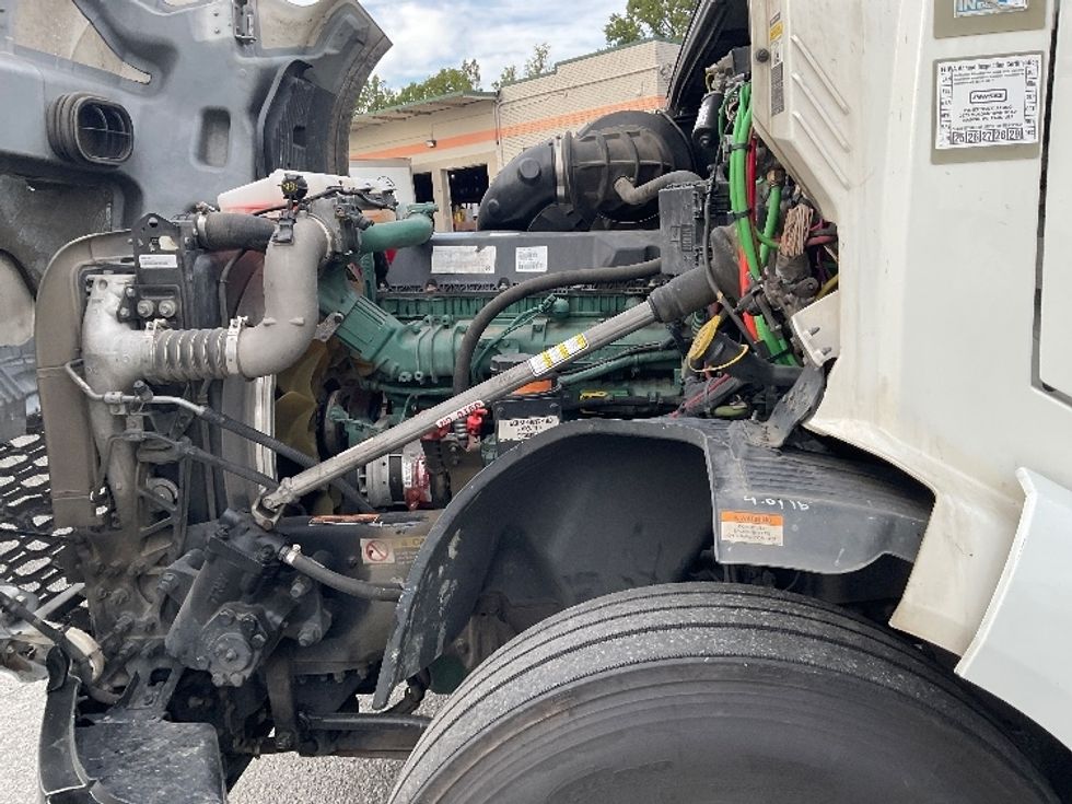 Sleeper Tractor-Heavy Duty Tractors-Volvo-2022-VNL64760-Coxsackie-NY-566,046\n\t\tmiles-$ 65,000 - Image 21