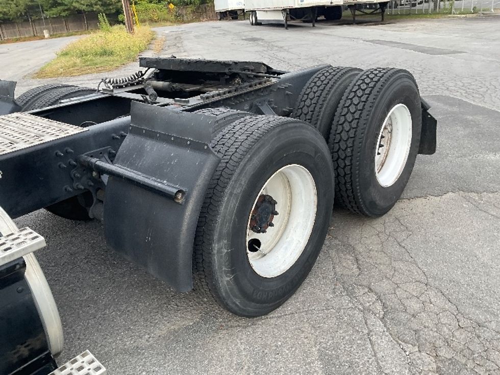 Sleeper Tractor-Heavy Duty Tractors-Volvo-2022-VNL64760-Coxsackie-NY-566,046\n\t\tmiles-$ 65,000 - Image 22