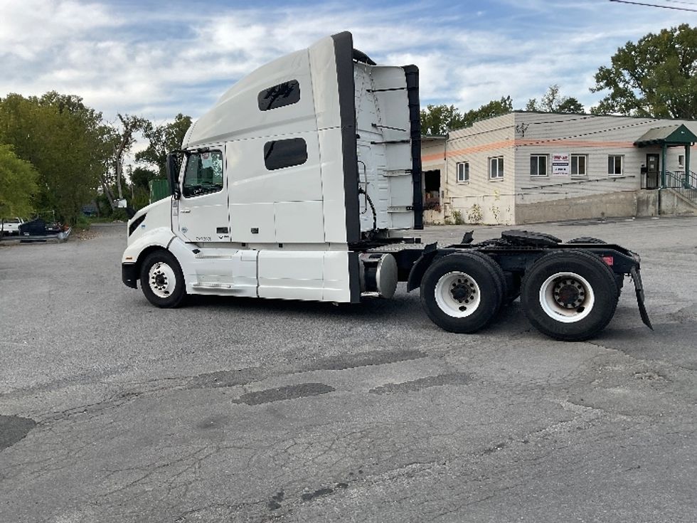 Sleeper Tractor-Heavy Duty Tractors-Volvo-2022-VNL64760-Coxsackie-NY-566,046\n\t\tmiles-$ 65,000 - Image 5