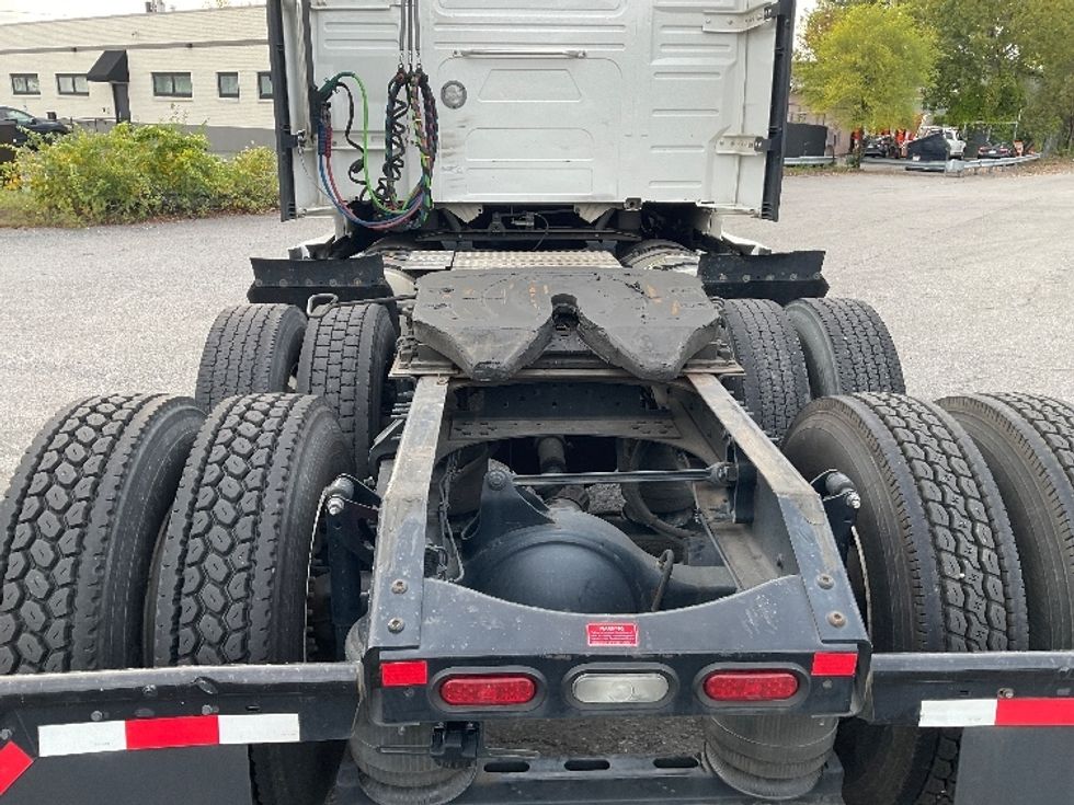 Sleeper Tractor-Heavy Duty Tractors-Volvo-2022-VNL64760-Coxsackie-NY-566,046\n\t\tmiles-$ 65,000 - Image 6