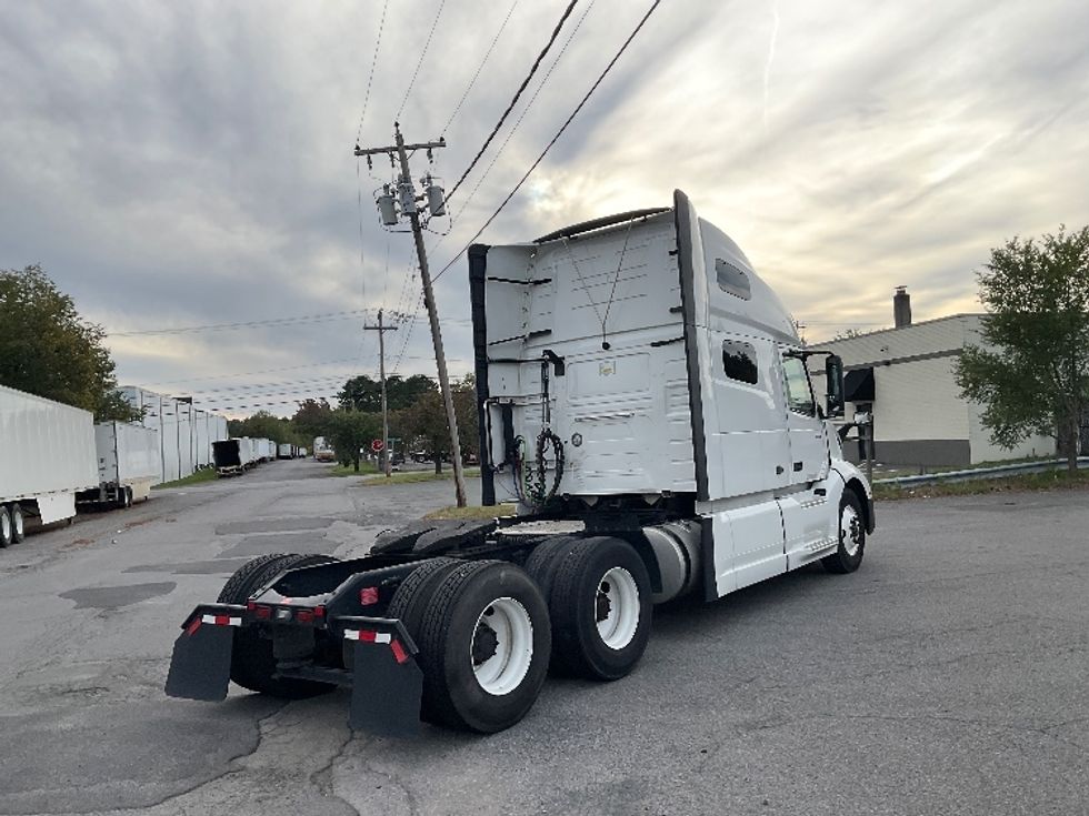 Sleeper Tractor-Heavy Duty Tractors-Volvo-2022-VNL64760-Coxsackie-NY-566,046\n\t\tmiles-$ 65,000 - Image 7