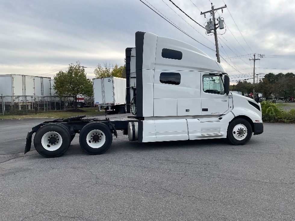 Sleeper Tractor-Heavy Duty Tractors-Volvo-2022-VNL64760-Coxsackie-NY-566,046\n\t\tmiles-$ 65,000 - Image 8