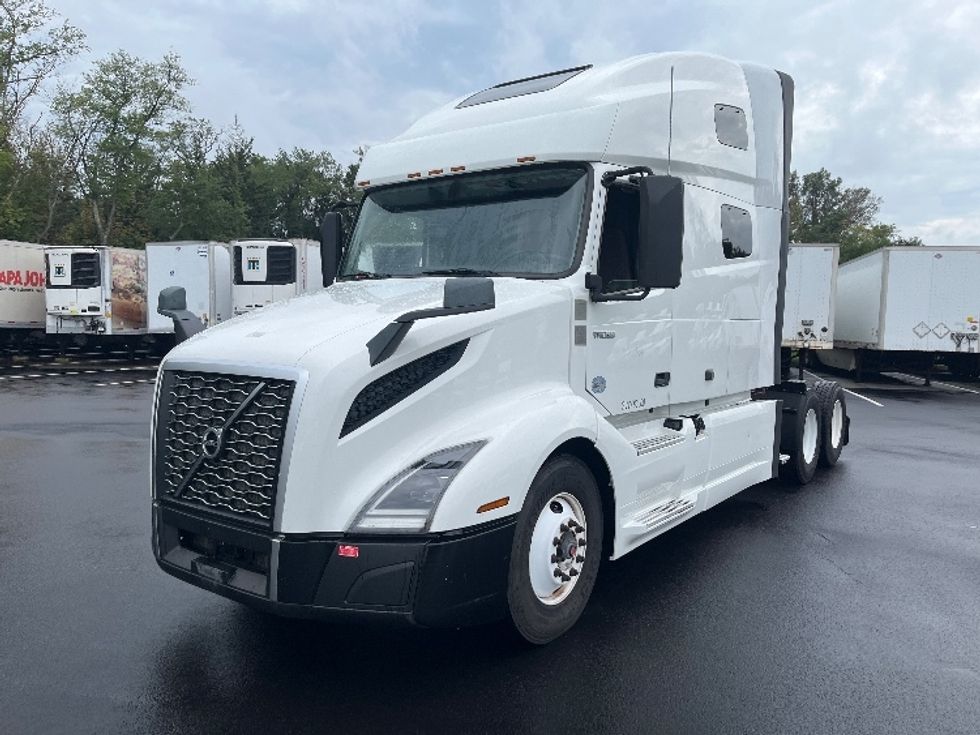 2022 Volvo Truck VNL photo 3