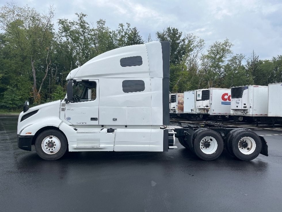 2022 Volvo Truck VNL photo 4
