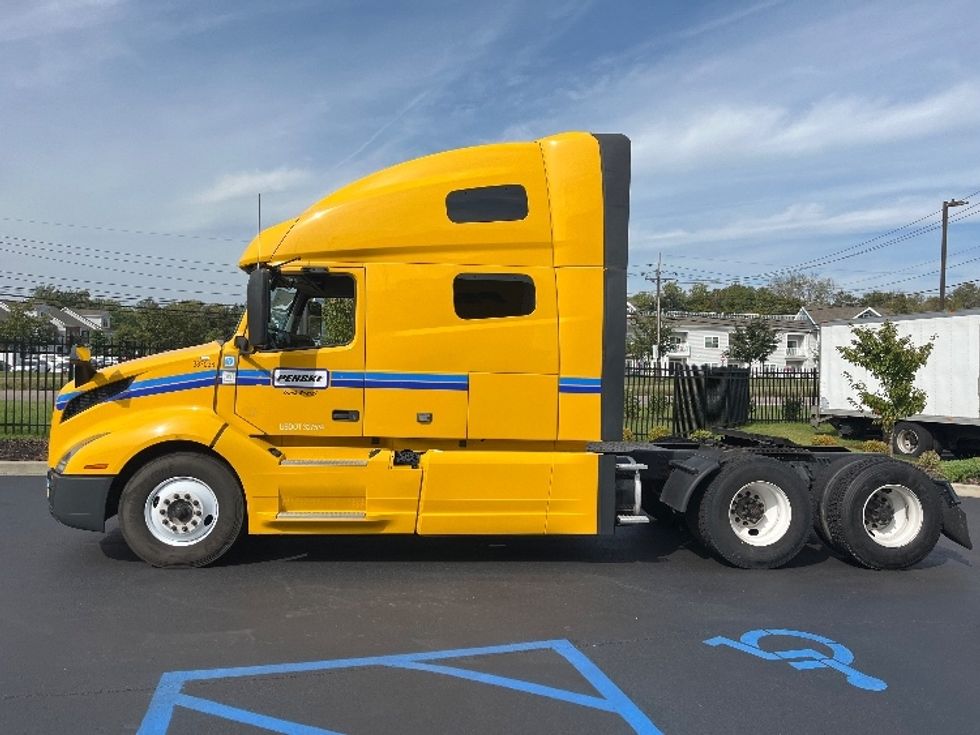 2022 Volvo Truck VNL photo 4