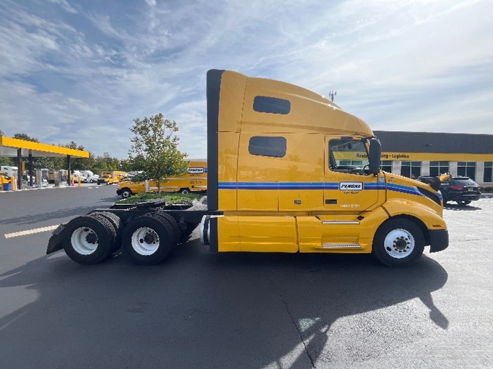 Sleeper Tractor-Heavy Duty Tractors-Volvo-2022-VNL64760-Cranbury-NJ-441,365\n\t\tmiles-$ 73,750 - Image 8