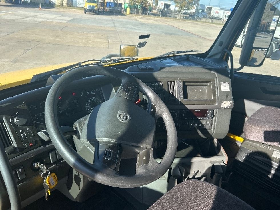 Sleeper Tractor-Heavy Duty Tractors-Volvo-2022-VNL64760-Dallas-TX-406,536\n\t\tmiles-$ 84,000 - Image 10