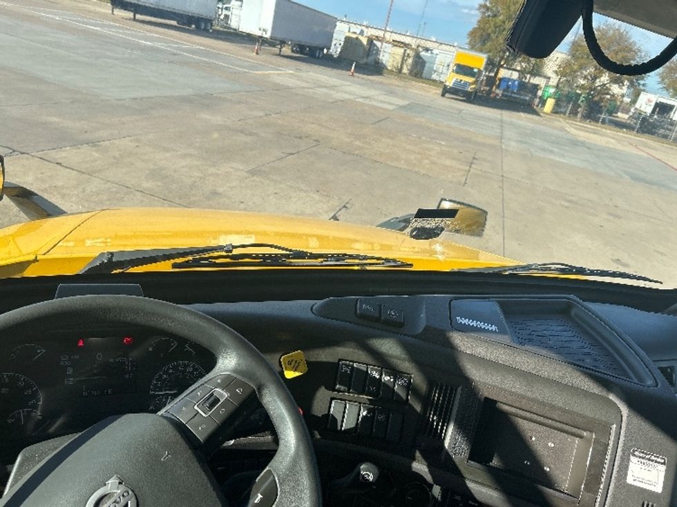 Sleeper Tractor-Heavy Duty Tractors-Volvo-2022-VNL64760-Dallas-TX-406,536\n\t\tmiles-$ 84,000 - Image 11