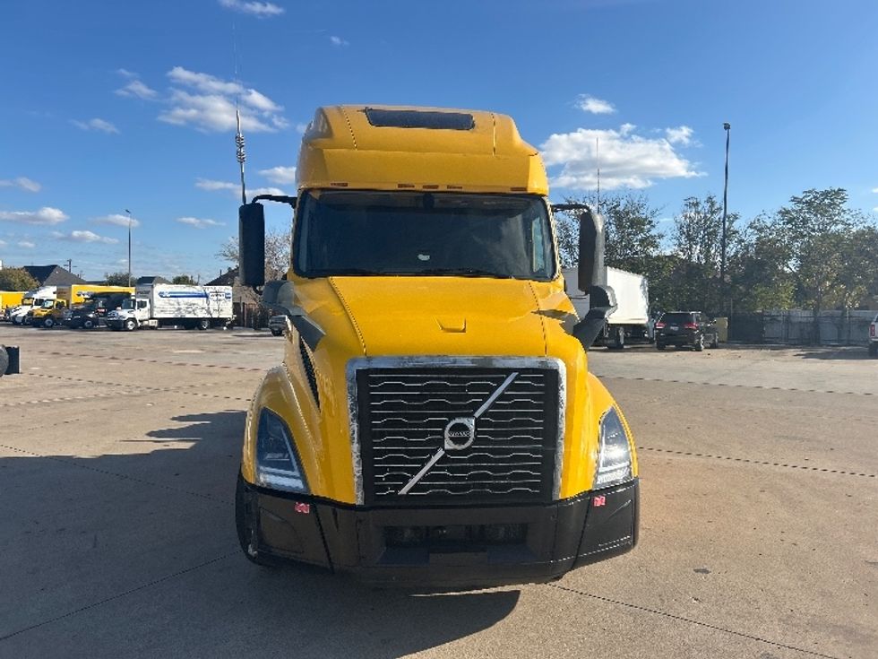Sleeper Tractor-Heavy Duty Tractors-Volvo-2022-VNL64760-Dallas-TX-406,536\n\t\tmiles-$ 84,000 - Image 2