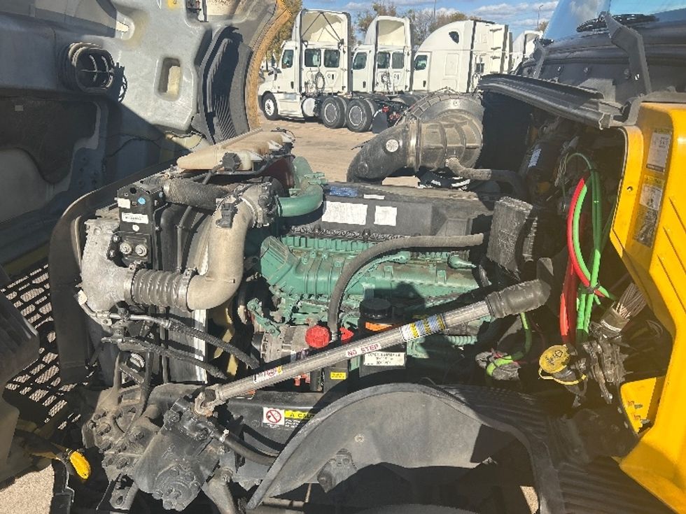 Sleeper Tractor-Heavy Duty Tractors-Volvo-2022-VNL64760-Dallas-TX-406,536\n\t\tmiles-$ 84,000 - Image 20