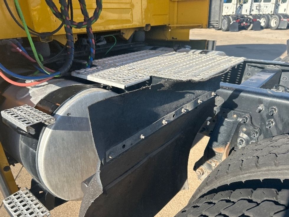 Sleeper Tractor-Heavy Duty Tractors-Volvo-2022-VNL64760-Dallas-TX-406,536\n\t\tmiles-$ 84,000 - Image 23