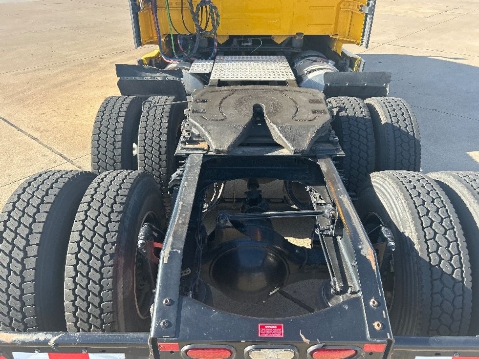 Sleeper Tractor-Heavy Duty Tractors-Volvo-2022-VNL64760-Dallas-TX-406,536\n\t\tmiles-$ 84,000 - Image 6