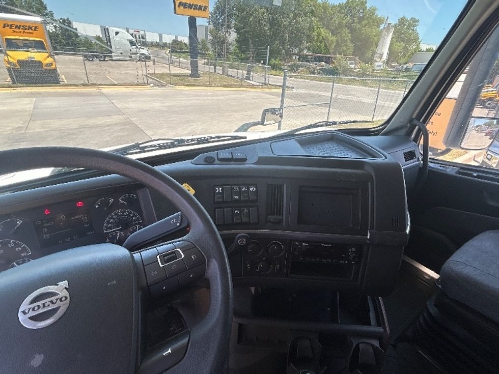Sleeper Tractor-Heavy Duty Tractors-Volvo-2022-VNL64760-Dallas-TX-406,958\n\t\tmiles-$ 89,500 - Image 10