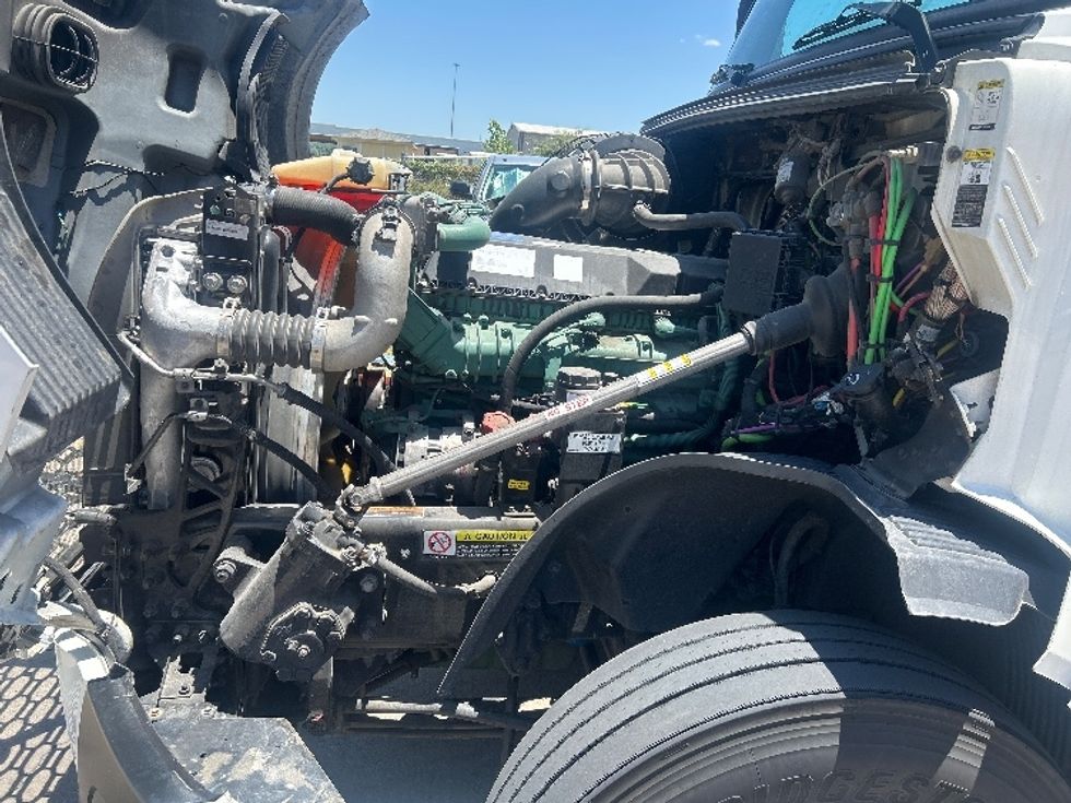 Sleeper Tractor-Heavy Duty Tractors-Volvo-2022-VNL64760-Dallas-TX-406,958\n\t\tmiles-$ 89,500 - Image 21
