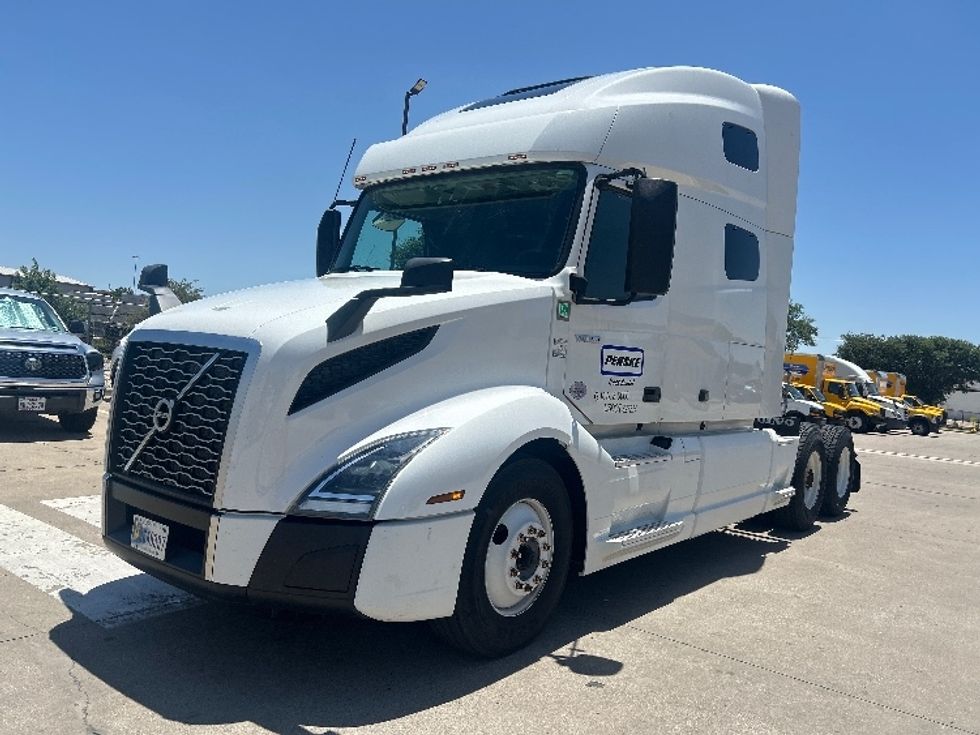 Sleeper Tractor-Heavy Duty Tractors-Volvo-2022-VNL64760-Dallas-TX-406,958\n\t\tmiles-$ 89,500 - Image 3