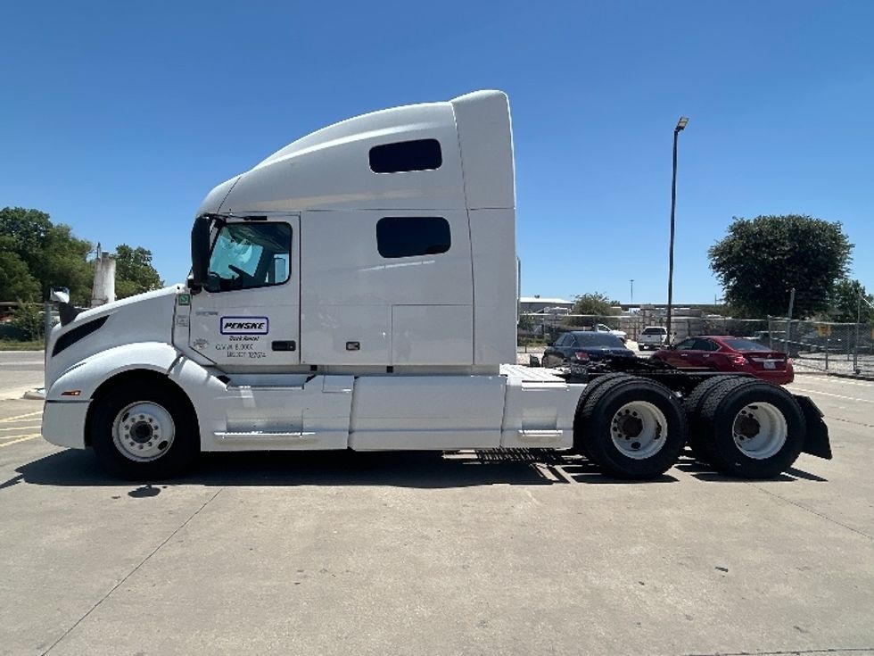 Sleeper Tractor-Heavy Duty Tractors-Volvo-2022-VNL64760-Dallas-TX-406,958\n\t\tmiles-$ 89,500 - Image 4