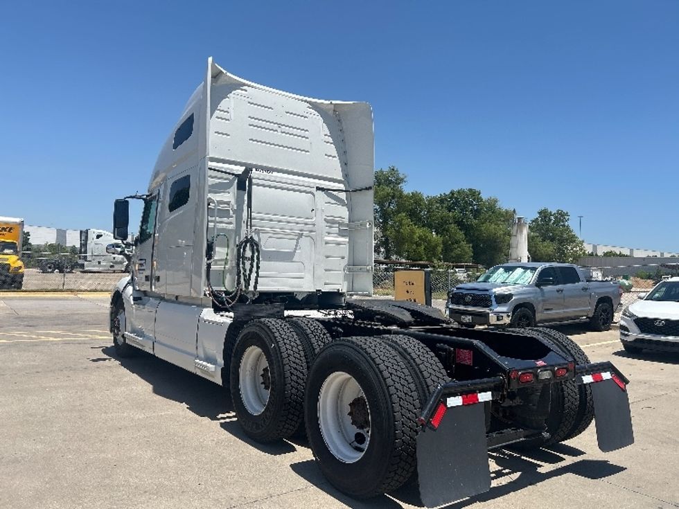 Sleeper Tractor-Heavy Duty Tractors-Volvo-2022-VNL64760-Dallas-TX-406,958\n\t\tmiles-$ 89,500 - Image 5