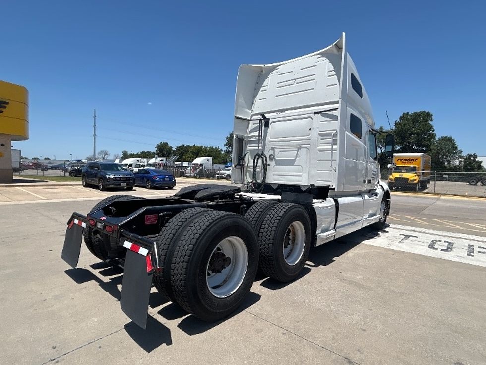 Sleeper Tractor-Heavy Duty Tractors-Volvo-2022-VNL64760-Dallas-TX-406,958\n\t\tmiles-$ 89,500 - Image 7