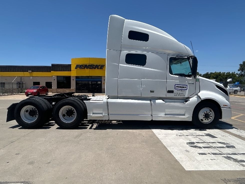 Sleeper Tractor-Heavy Duty Tractors-Volvo-2022-VNL64760-Dallas-TX-406,958\n\t\tmiles-$ 89,500 - Image 8