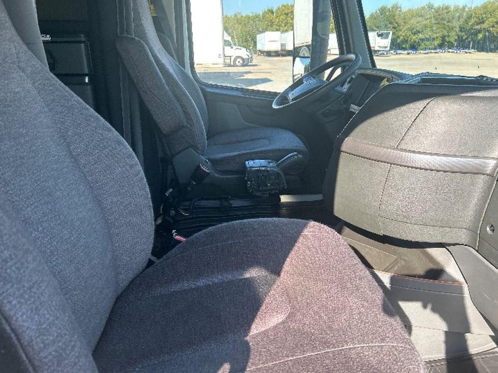 Sleeper Tractor-Heavy Duty Tractors-Volvo-2022-VNL64760-Dallas-TX-499,818\n\t\tmiles-$ 76,250 - Image 15