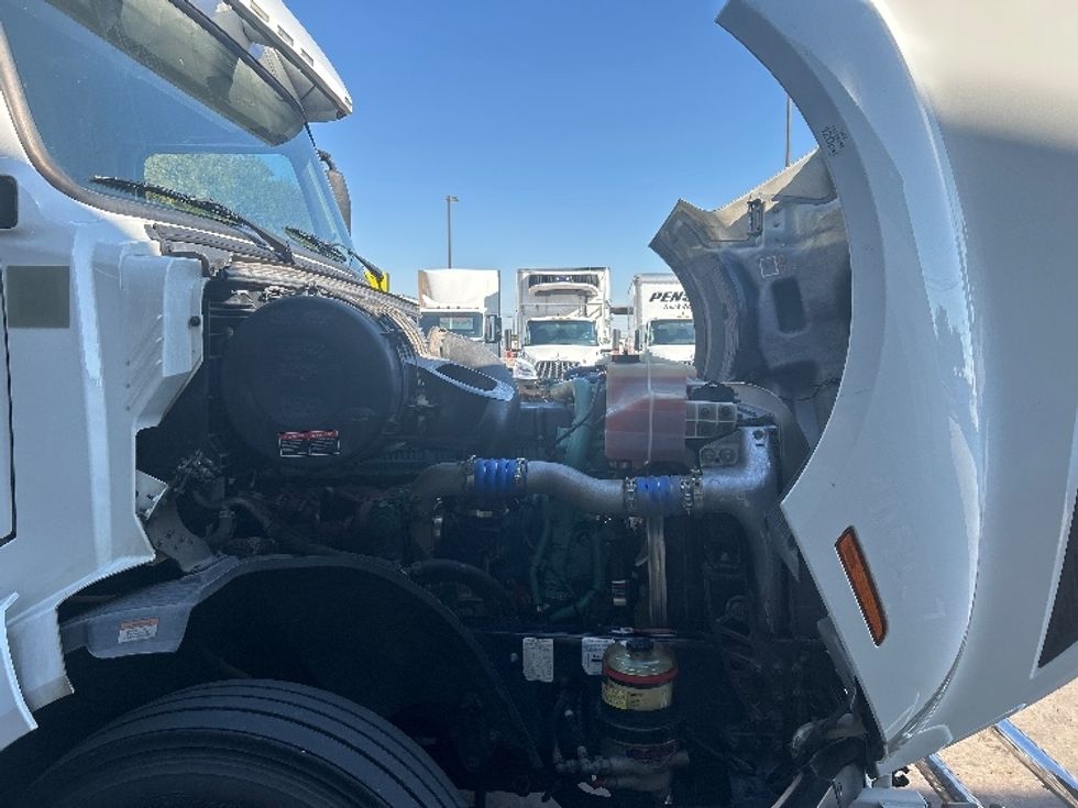 Sleeper Tractor-Heavy Duty Tractors-Volvo-2022-VNL64760-Dallas-TX-499,818\n\t\tmiles-$ 76,250 - Image 19