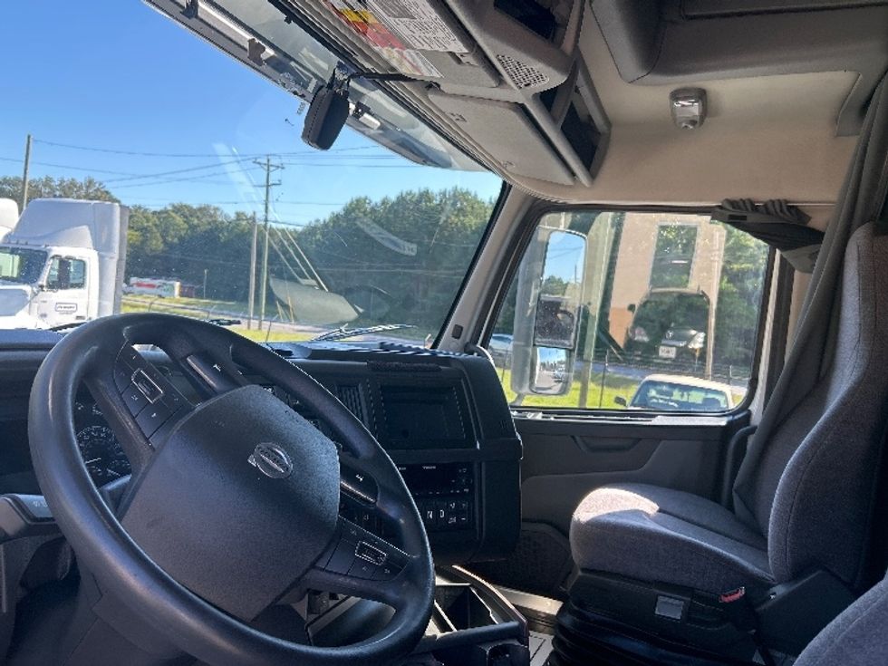 Sleeper Tractor-Heavy Duty Tractors-Volvo-2022-VNL64760-Dalton-GA-479,469\n\t\tmiles-$ 79,500 - Image 10