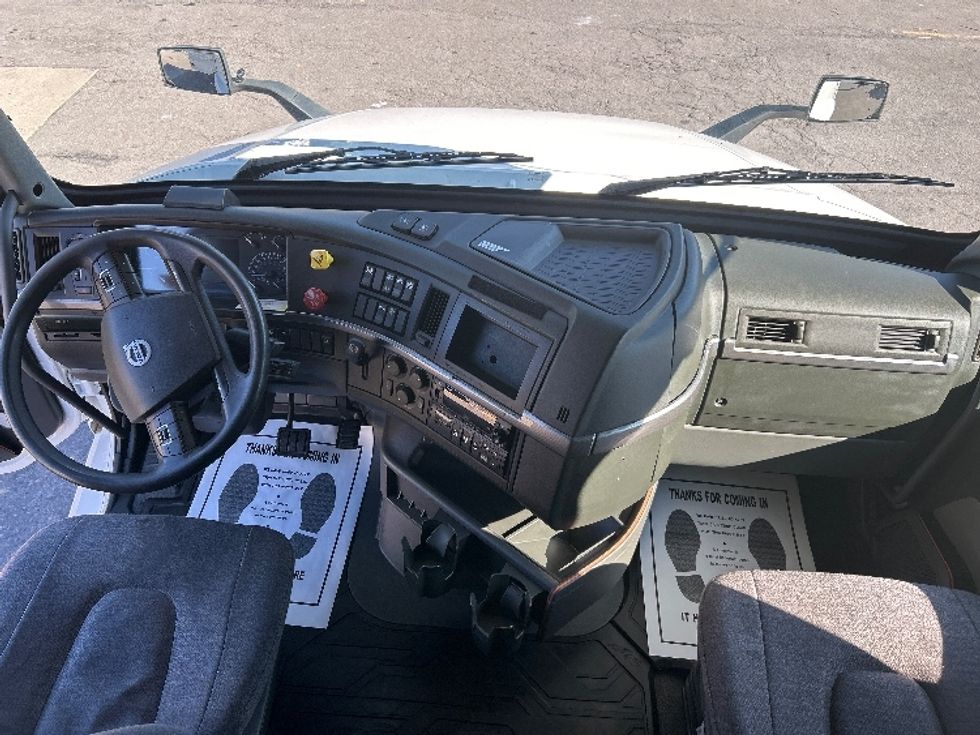 Sleeper Tractor-Heavy Duty Tractors-Volvo-2022-VNL64760-Dalton-GA-479,469\n\t\tmiles-$ 79,500 - Image 12