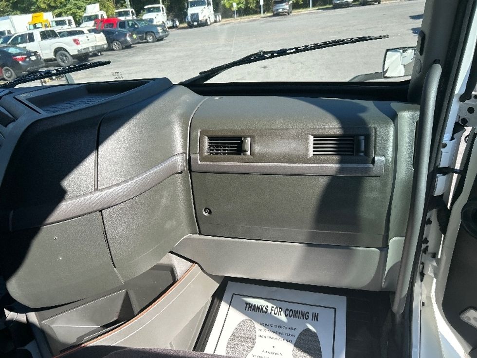 Sleeper Tractor-Heavy Duty Tractors-Volvo-2022-VNL64760-Dalton-GA-479,469\n\t\tmiles-$ 79,500 - Image 14