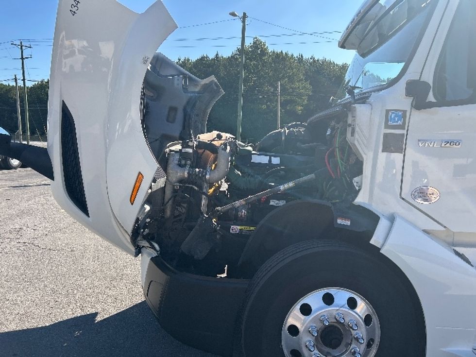 Sleeper Tractor-Heavy Duty Tractors-Volvo-2022-VNL64760-Dalton-GA-479,469\n\t\tmiles-$ 79,500 - Image 21