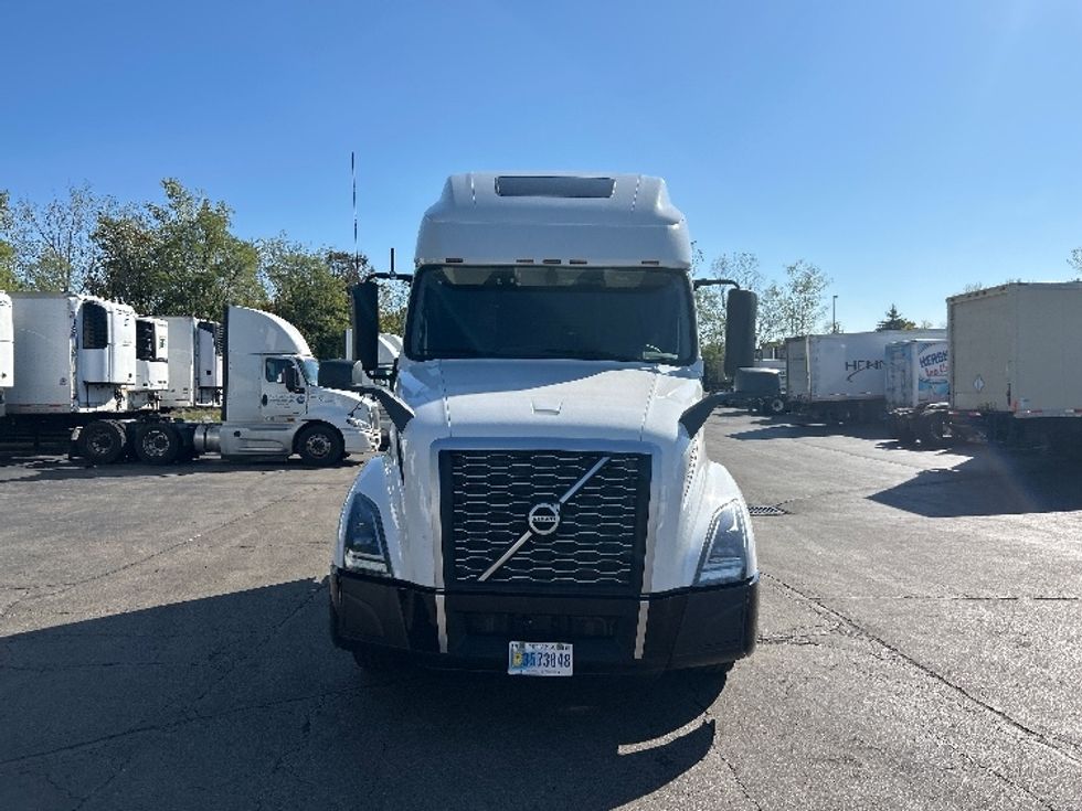 Sleeper Tractor-Heavy Duty Tractors-Volvo-2022-VNL64760-Dayton-OH-287,270\n\t\tmiles-$ 92,750 - Image 2