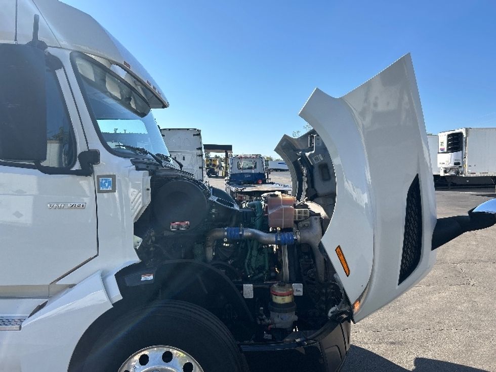 Sleeper Tractor-Heavy Duty Tractors-Volvo-2022-VNL64760-Dayton-OH-287,270\n\t\tmiles-$ 92,750 - Image 20