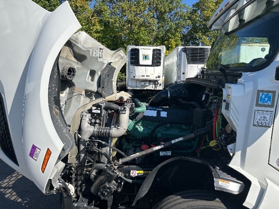 Sleeper Tractor-Heavy Duty Tractors-Volvo-2022-VNL64760-Dayton-OH-287,270\n\t\tmiles-$ 92,750 - Image 21