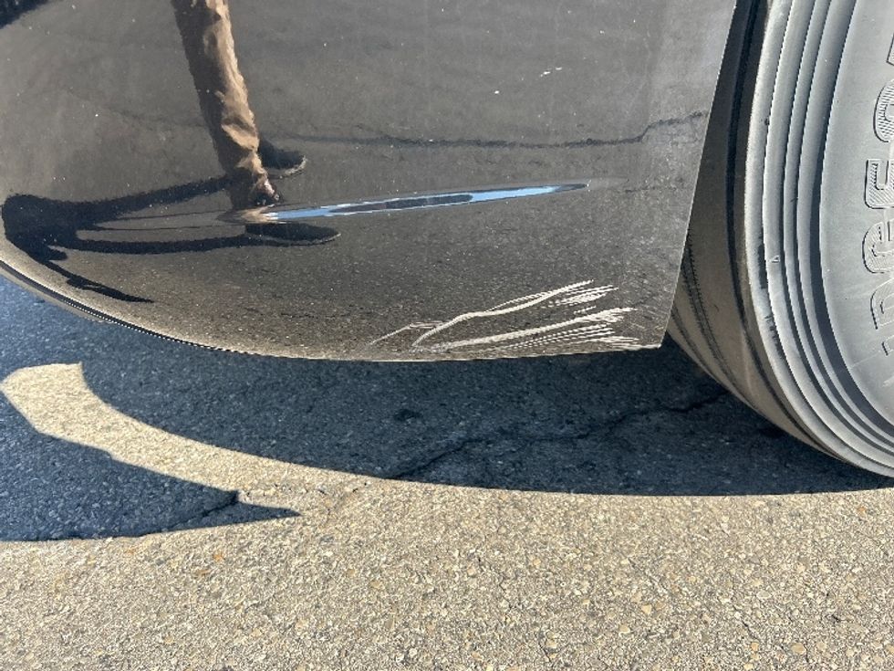 Sleeper Tractor-Heavy Duty Tractors-Volvo-2022-VNL64760-Dayton-OH-287,270\n\t\tmiles-$ 92,750 - Image 24